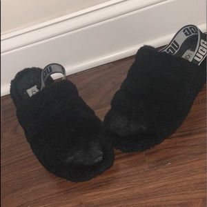 Ugg slippers🖤